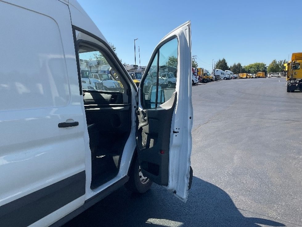 2020 Ford Transit Cargo Van photo 18