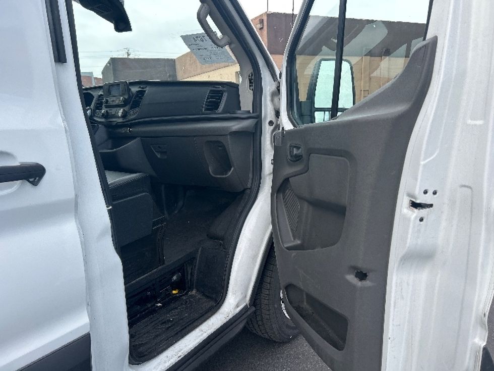 Cargo Van (Panel Van)-Light and Medium Duty Trucks-Ford-2020-Transit 250-Las Vegas-NV-177,370\n\t\tmiles-$ 21,000 - Image 19
