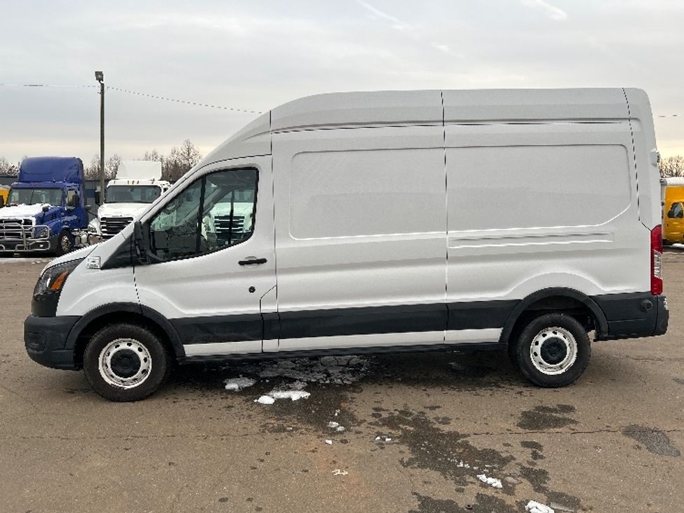 Cargo Van (Panel Van)-Light and Medium Duty Trucks-Ford-2020-Transit 250-Mebane-NC-152,209\n\t\tmiles-$ 25,500 - Image 4