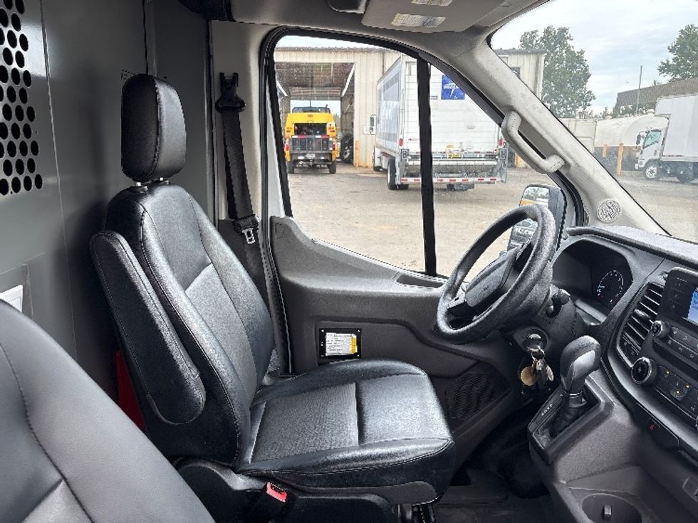 2020 Ford Transit photo 16