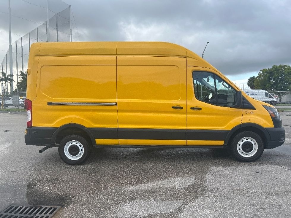 Cargo Van (Panel Van)-Light and Medium Duty Trucks-Ford-2020-Transit 250-Medley-FL-141,740\n\t\tmiles-$ 23,250 - Image 12