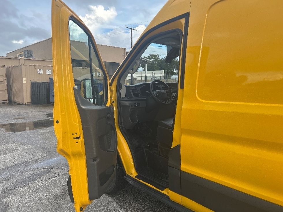Cargo Van (Panel Van)-Light and Medium Duty Trucks-Ford-2020-Transit 250-Medley-FL-141,740\n\t\tmiles-$ 23,250 - Image 13