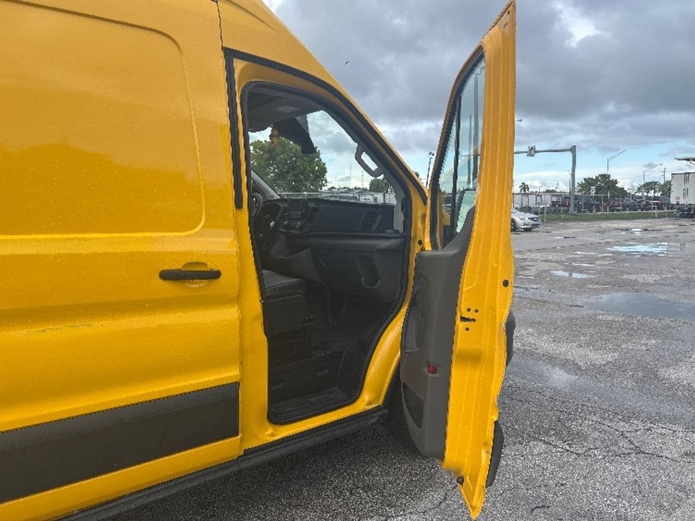Cargo Van (Panel Van)-Light and Medium Duty Trucks-Ford-2020-Transit 250-Medley-FL-141,740\n\t\tmiles-$ 23,250 - Image 17