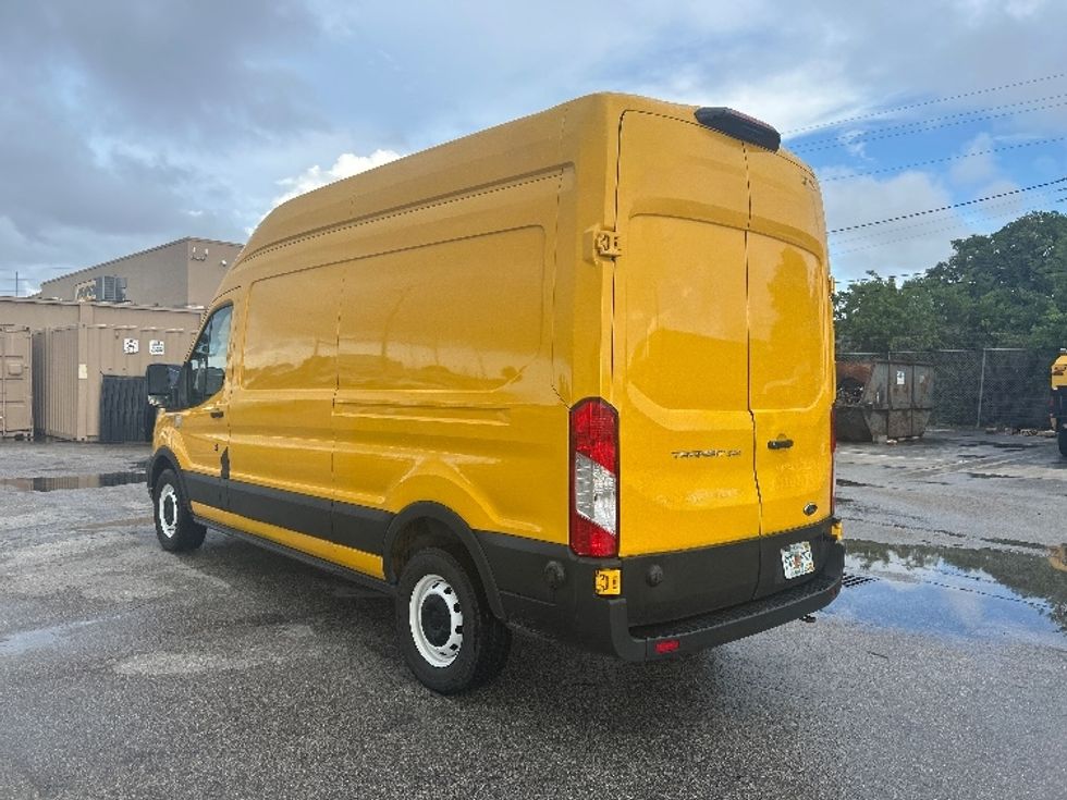 Cargo Van (Panel Van)-Light and Medium Duty Trucks-Ford-2020-Transit 250-Medley-FL-141,740\n\t\tmiles-$ 23,250 - Image 5