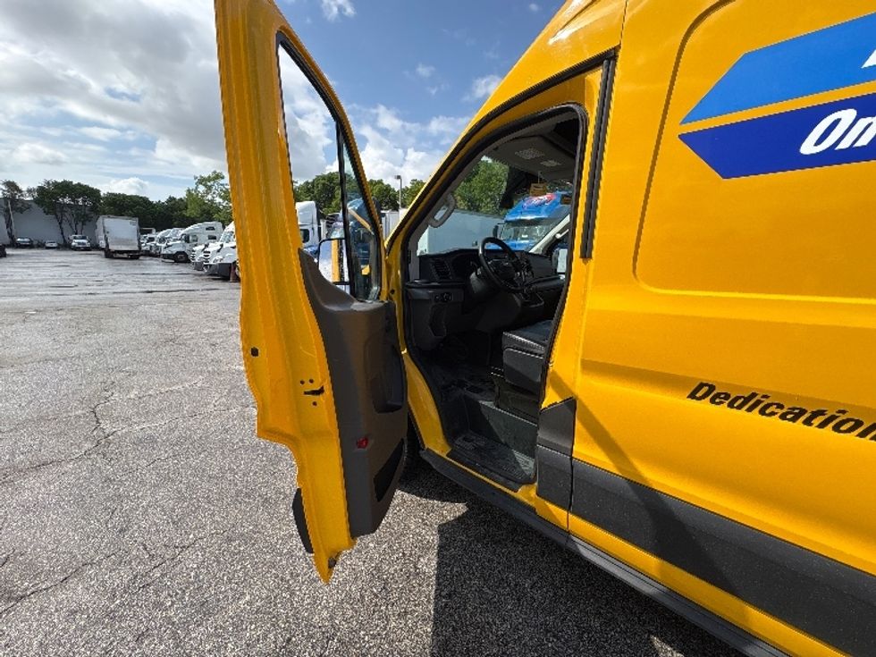 Cargo Van (Panel Van)-Light and Medium Duty Trucks-Ford-2020-Transit 250-Medley-FL-64,111\n\t\tmiles-$ 30,500 - Image 12