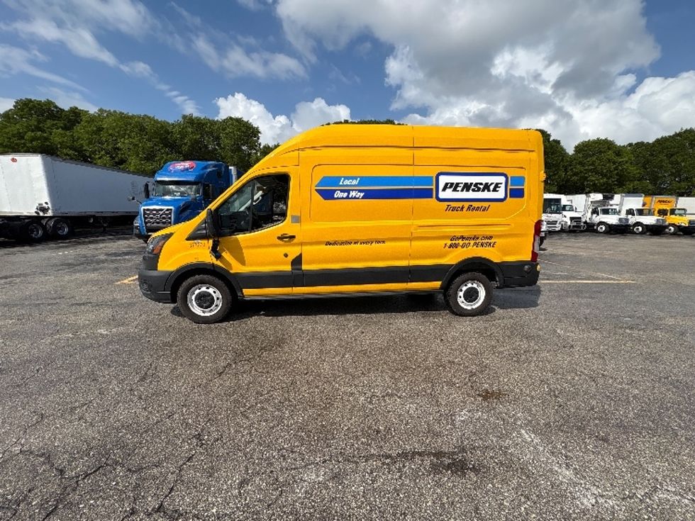 Cargo Van (Panel Van)-Light and Medium Duty Trucks-Ford-2020-Transit 250-Medley-FL-64,111\n\t\tmiles-$ 30,500 - Image 4