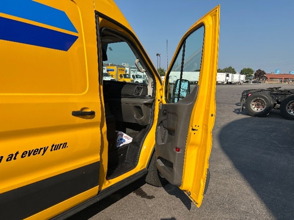 Cargo Van (Panel Van)-Light and Medium Duty Trucks-Ford-2020-Transit 250-Mississauga-ON-106,175\n\t\tkm-$ 37,750 - Image 17