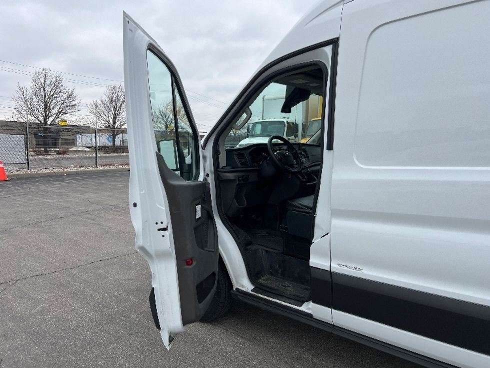 Cargo Van (Panel Van)-Light and Medium Duty Trucks-Ford-2020-Transit 250-Mississauga-ON-128,251\n\t\tkm-$ 40,750 - Image 12