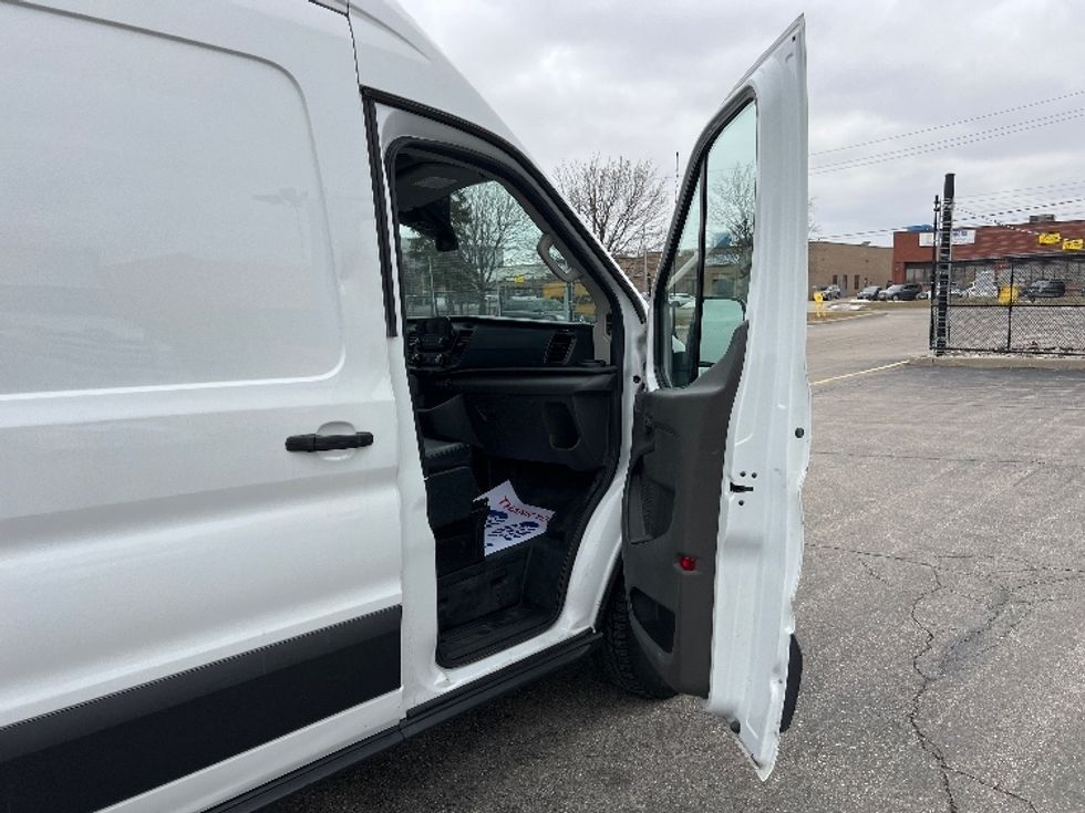Cargo Van (Panel Van)-Light and Medium Duty Trucks-Ford-2020-Transit 250-Mississauga-ON-128,251\n\t\tkm-$ 40,750 - Image 13