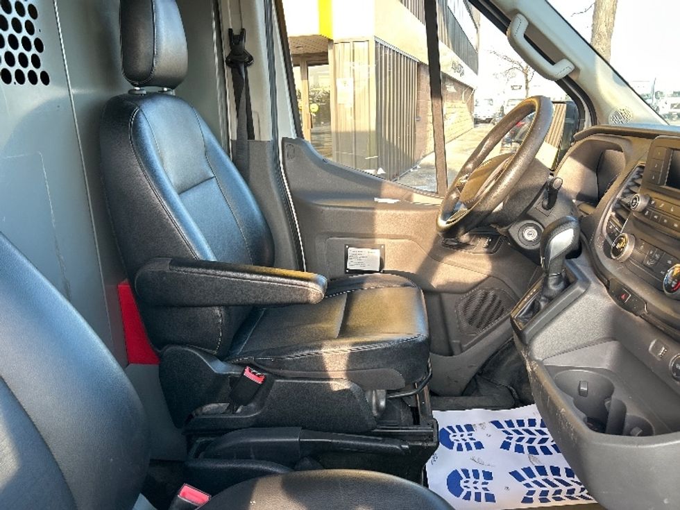 Cargo Van (Panel Van)-Light and Medium Duty Trucks-Ford-2020-Transit 250-Mississauga-ON-128,251\n\t\tkm-$ 40,750 - Image 18