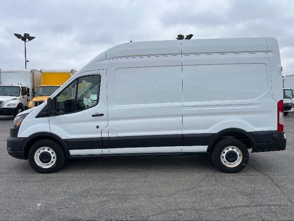 Cargo Van (Panel Van)-Light and Medium Duty Trucks-Ford-2020-Transit 250-Mississauga-ON-128,251\n\t\tkm-$ 40,750 - Image 4