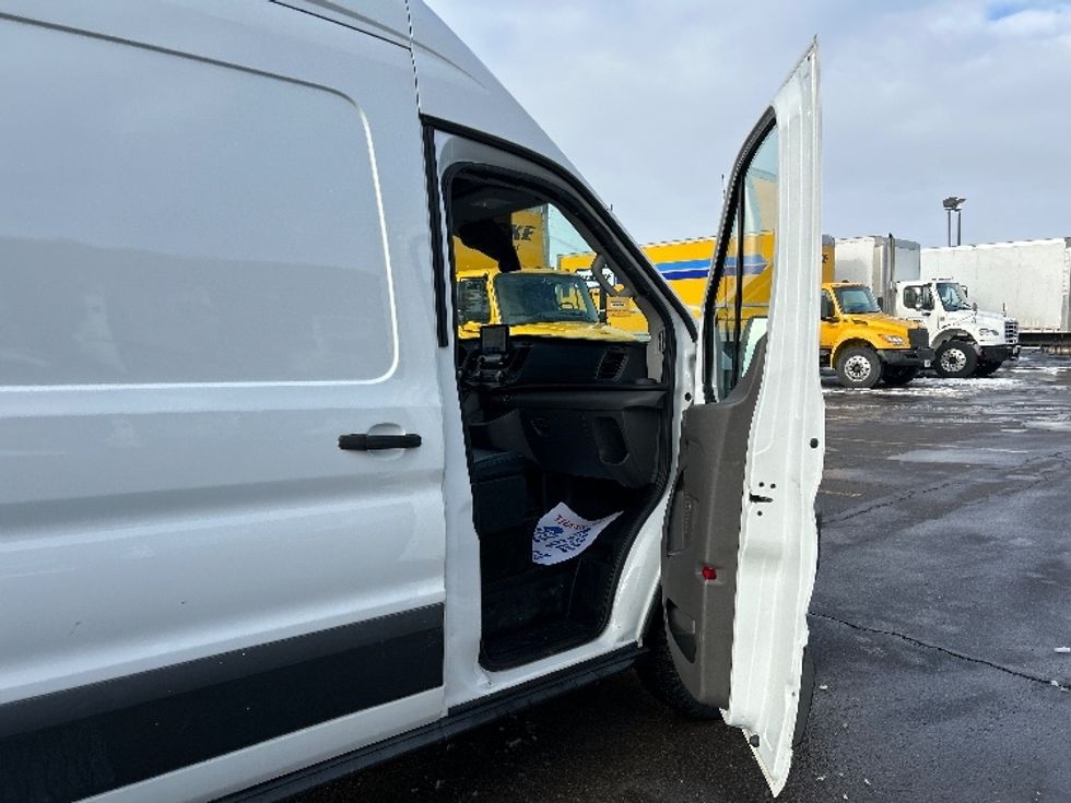 Cargo Van (Panel Van)-Light and Medium Duty Trucks-Ford-2020-Transit 250-Mississauga-ON-130,663\n\t\tkm-$ 42,500 - Image 17