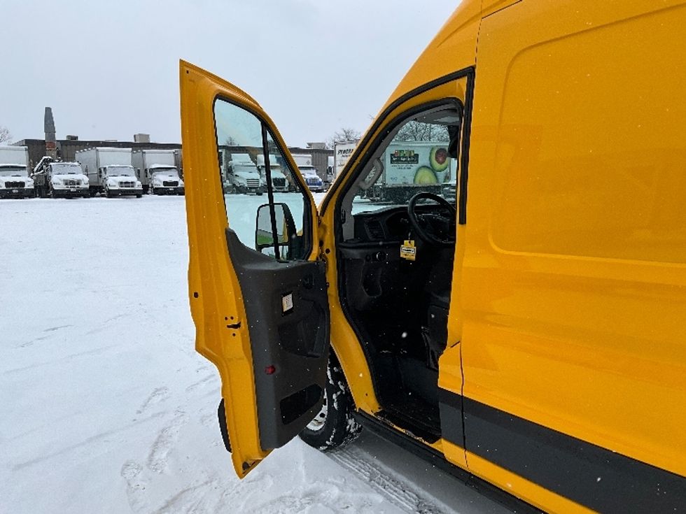 Cargo Van (Panel Van)-Light and Medium Duty Trucks-Ford-2020-Transit 250-Ottawa-ON-125,851\n\t\tkm-$ 36,250 - Image 15