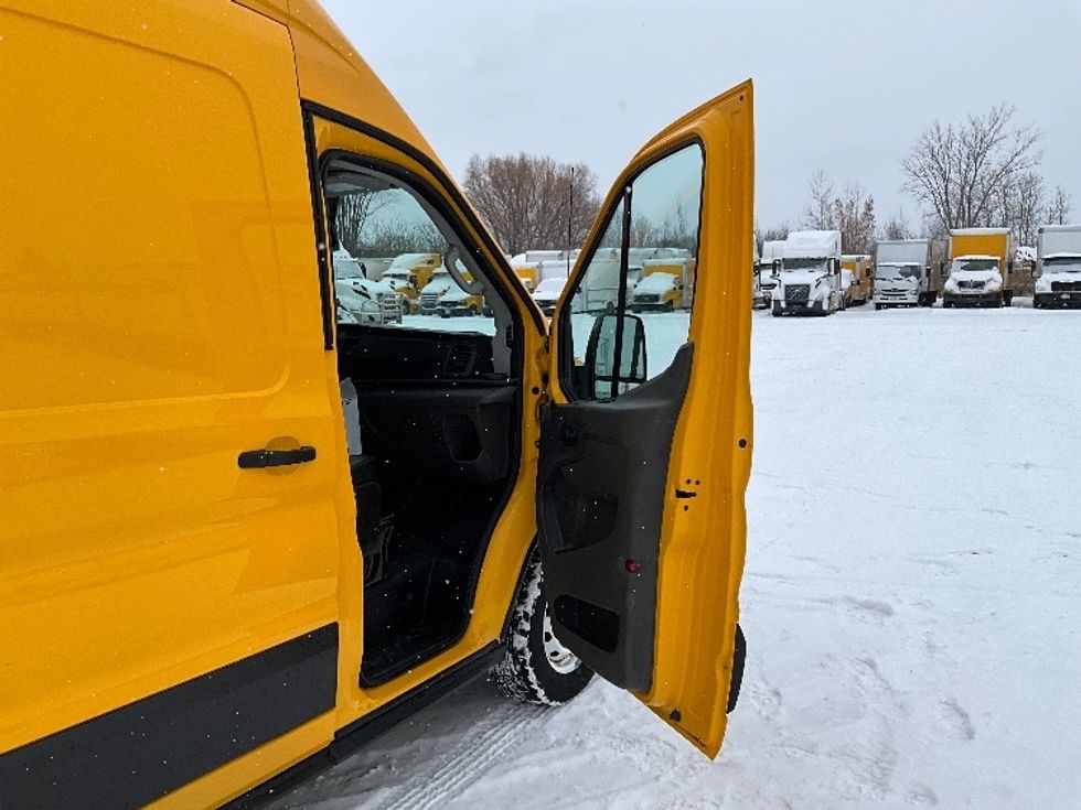Cargo Van (Panel Van)-Light and Medium Duty Trucks-Ford-2020-Transit 250-Ottawa-ON-125,851\n\t\tkm-$ 36,250 - Image 19
