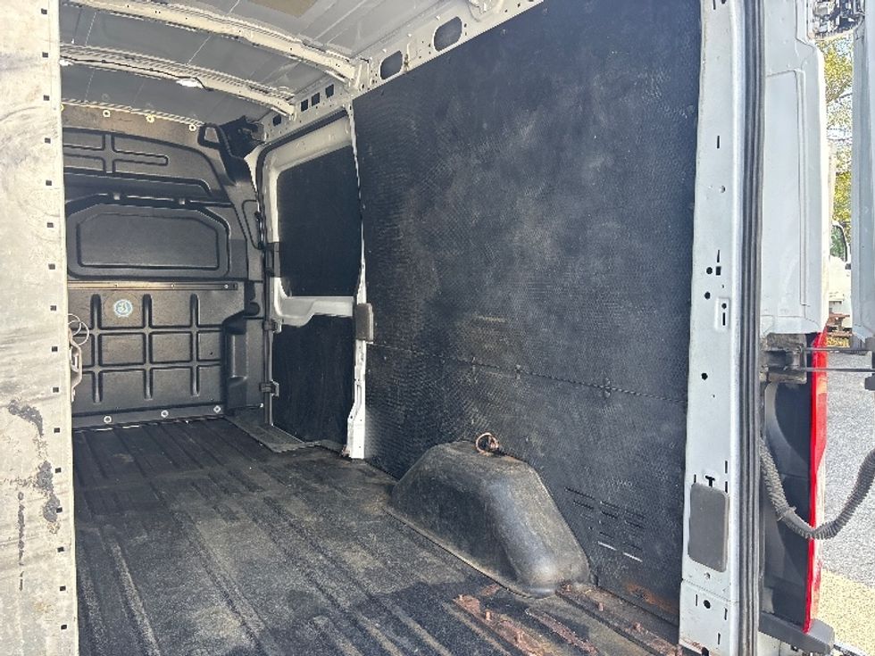 Cargo Van (Panel Van)-Light and Medium Duty Trucks-Ford-2020-Transit 250-Ottawa-ON-199,553\n\t\tkm-$ 31,000 - Image 12