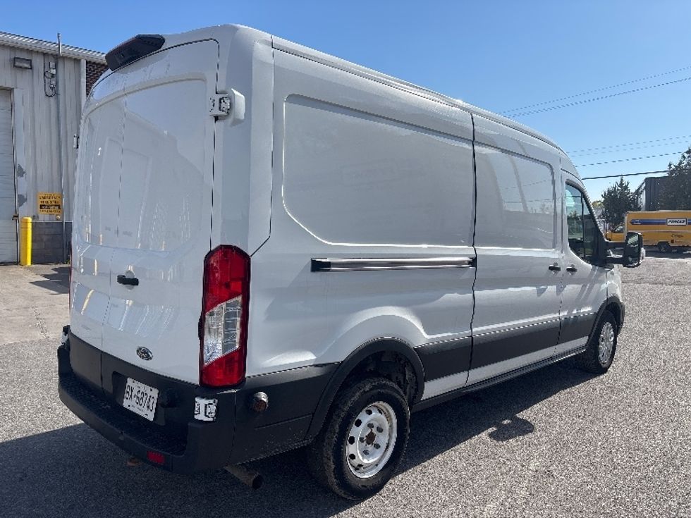 Cargo Van (Panel Van)-Light and Medium Duty Trucks-Ford-2020-Transit 250-Ottawa-ON-199,553\n\t\tkm-$ 31,000 - Image 13