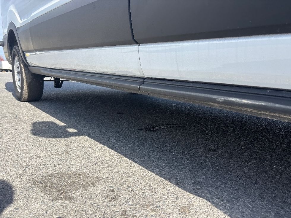 Cargo Van (Panel Van)-Light and Medium Duty Trucks-Ford-2020-Transit 250-Ottawa-ON-199,553\n\t\tkm-$ 31,000 - Image 14