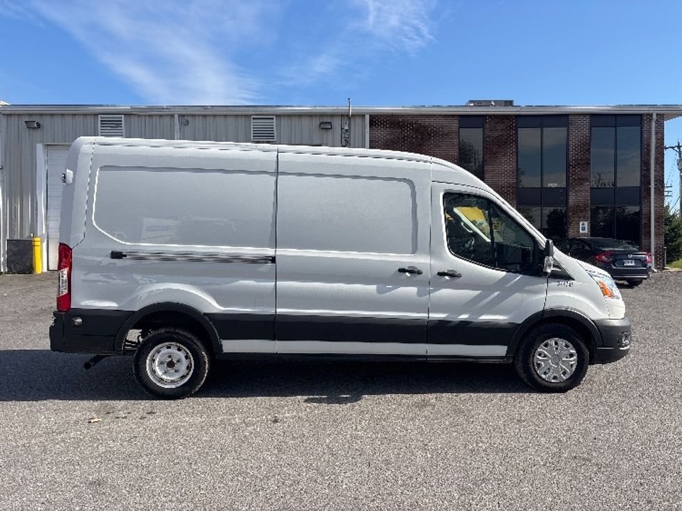 Cargo Van (Panel Van)-Light and Medium Duty Trucks-Ford-2020-Transit 250-Ottawa-ON-199,553\n\t\tkm-$ 31,000 - Image 15