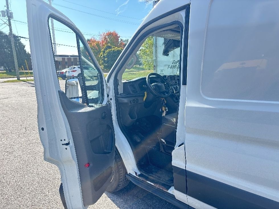 Cargo Van (Panel Van)-Light and Medium Duty Trucks-Ford-2020-Transit 250-Ottawa-ON-199,553\n\t\tkm-$ 31,000 - Image 16