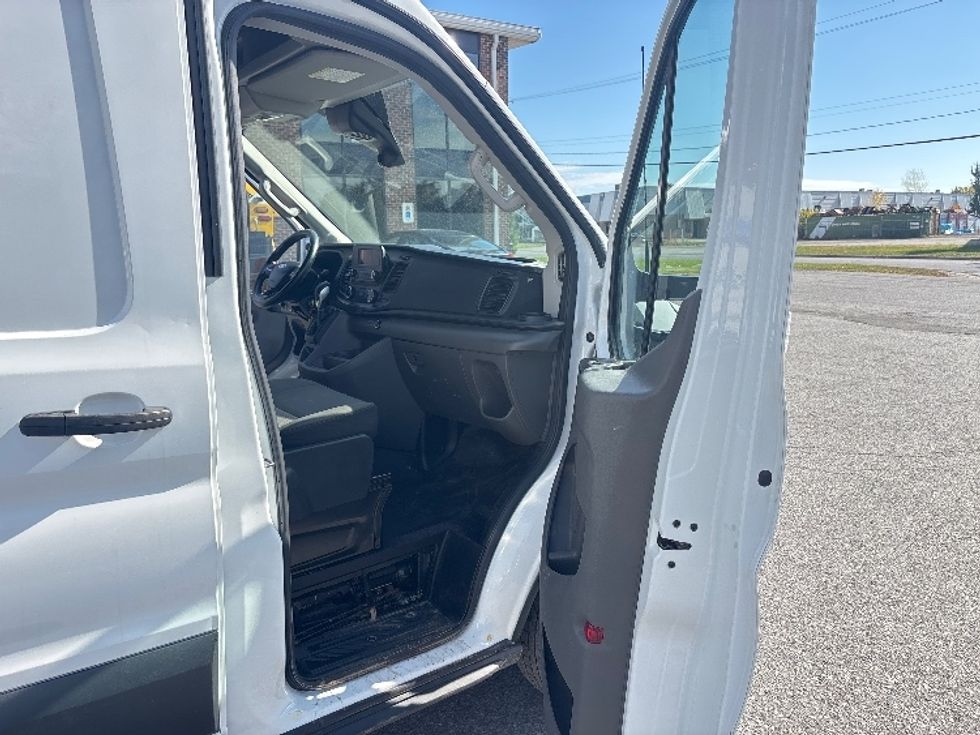 Cargo Van (Panel Van)-Light and Medium Duty Trucks-Ford-2020-Transit 250-Ottawa-ON-199,553\n\t\tkm-$ 31,000 - Image 20