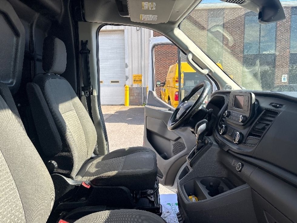 Cargo Van (Panel Van)-Light and Medium Duty Trucks-Ford-2020-Transit 250-Ottawa-ON-199,553\n\t\tkm-$ 31,000 - Image 22