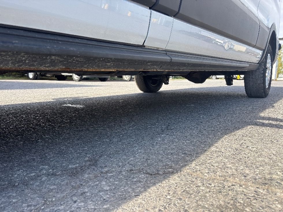 Cargo Van (Panel Van)-Light and Medium Duty Trucks-Ford-2020-Transit 250-Ottawa-ON-199,553\n\t\tkm-$ 31,000 - Image 5