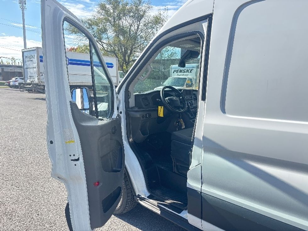 Cargo Van (Panel Van)-Light and Medium Duty Trucks-Ford-2020-Transit 250-Ottawa-ON-218,509\n\t\tkm-$ 28,500 - Image 16
