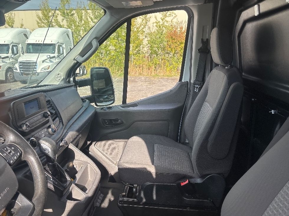 Cargo Van (Panel Van)-Light and Medium Duty Trucks-Ford-2020-Transit 250-Ottawa-ON-218,509\n\t\tkm-$ 28,500 - Image 19