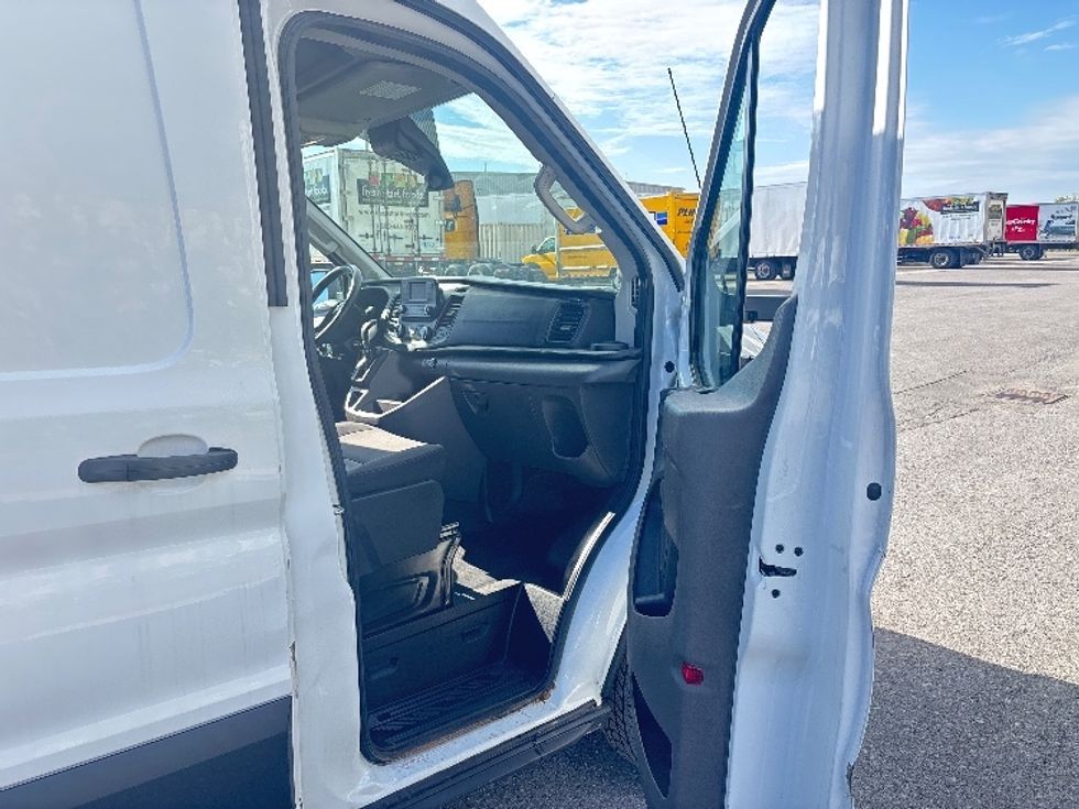 Cargo Van (Panel Van)-Light and Medium Duty Trucks-Ford-2020-Transit 250-Ottawa-ON-218,509\n\t\tkm-$ 28,500 - Image 20