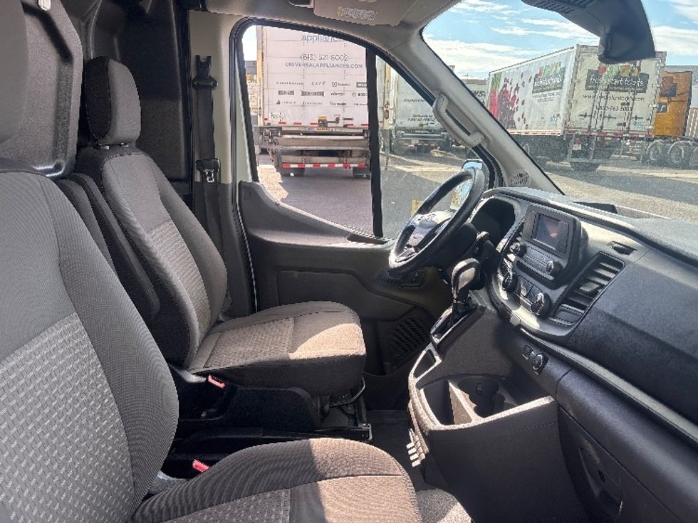 Cargo Van (Panel Van)-Light and Medium Duty Trucks-Ford-2020-Transit 250-Ottawa-ON-218,509\n\t\tkm-$ 28,500 - Image 22
