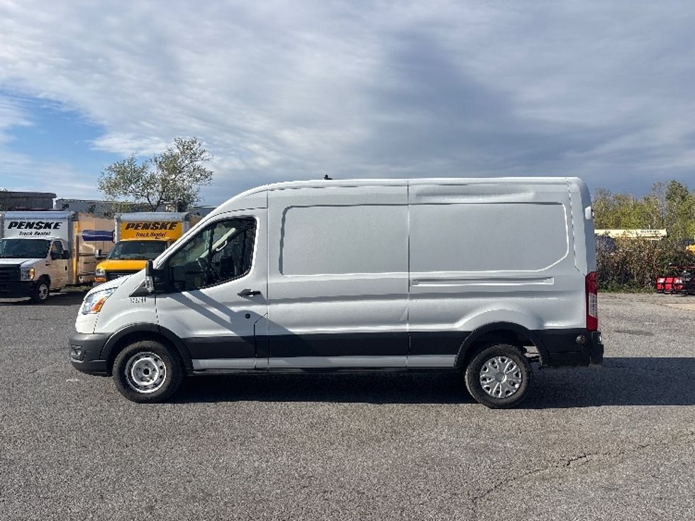 Cargo Van (Panel Van)-Light and Medium Duty Trucks-Ford-2020-Transit 250-Ottawa-ON-218,509\n\t\tkm-$ 28,500 - Image 4