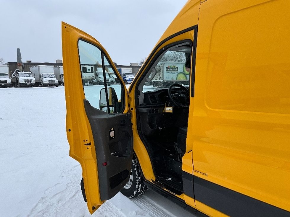 Cargo Van (Panel Van)-Light and Medium Duty Trucks-Ford-2020-Transit 250-Ottawa-ON-221,795\n\t\tkm-$ 29,750 - Image 15