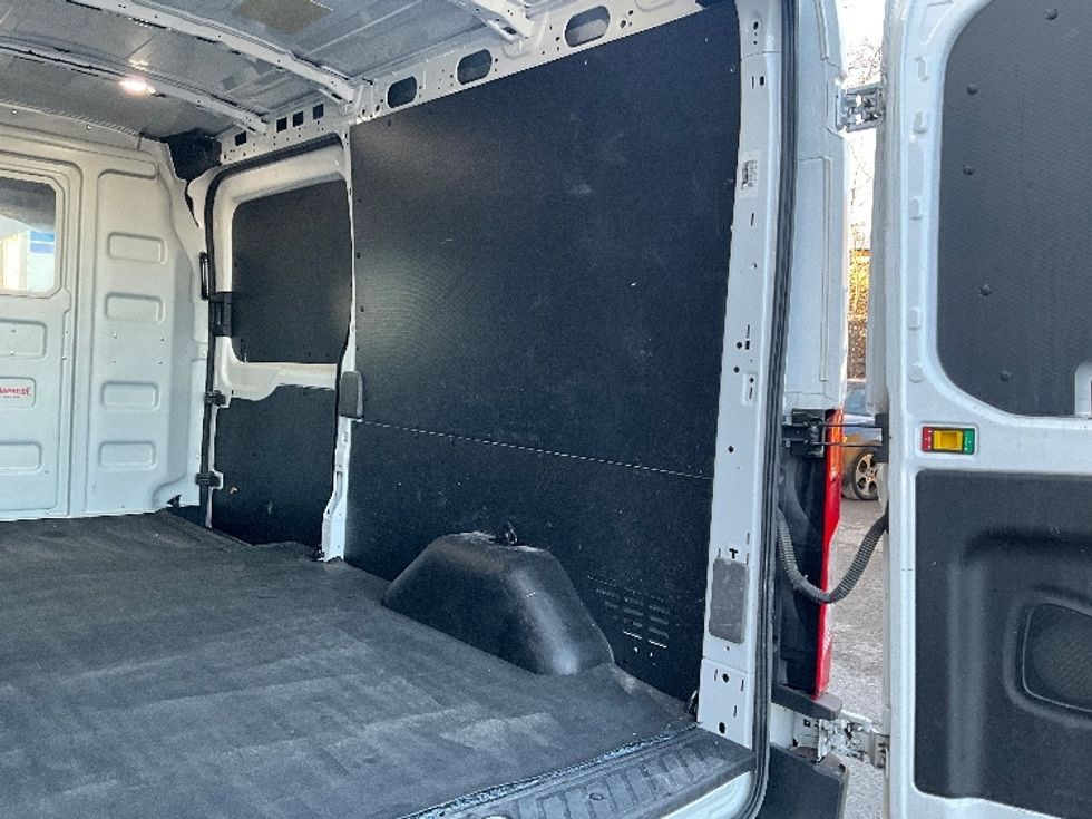 Cargo Van (Panel Van)-Light and Medium Duty Trucks-Ford-2020-Transit 250-Ottawa-ON-57,666\n\t\tkm-$ 41,500 - Image 10