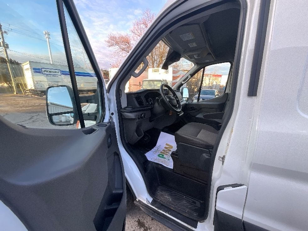 Cargo Van (Panel Van)-Light and Medium Duty Trucks-Ford-2020-Transit 250-Ottawa-ON-57,666\n\t\tkm-$ 41,500 - Image 13