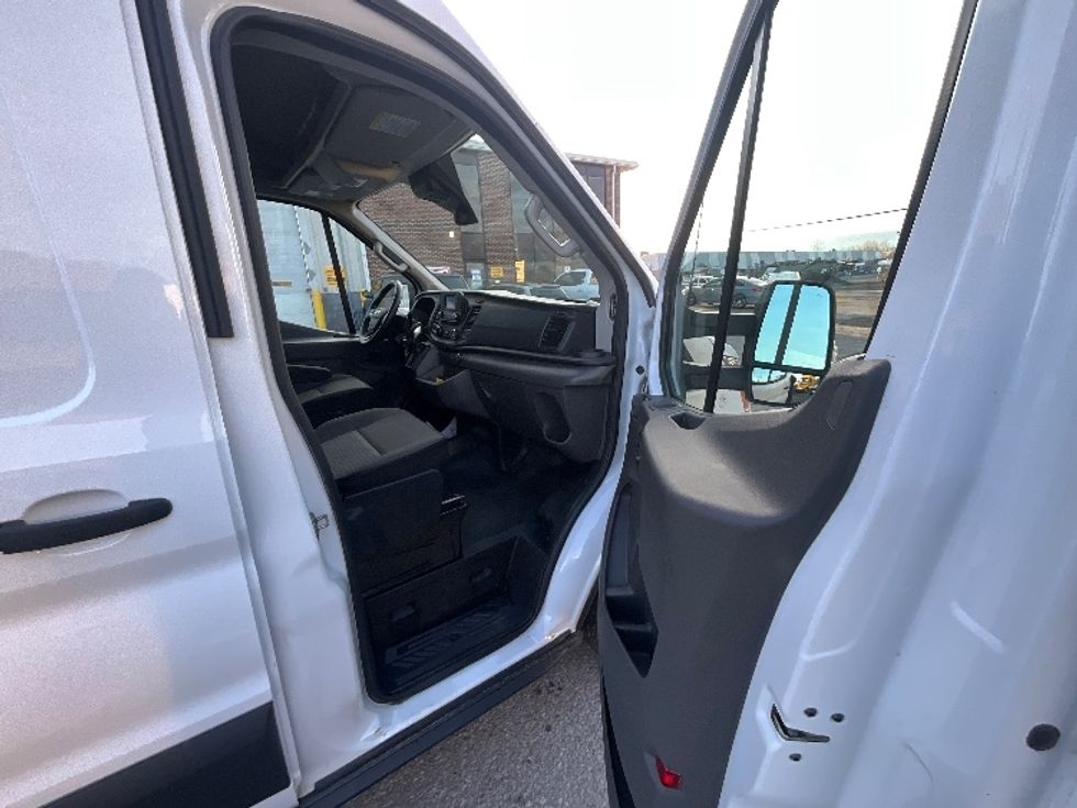 Cargo Van (Panel Van)-Light and Medium Duty Trucks-Ford-2020-Transit 250-Ottawa-ON-57,666\n\t\tkm-$ 41,500 - Image 17