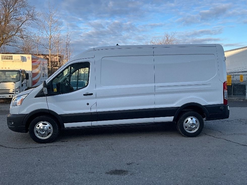 Cargo Van (Panel Van)-Light and Medium Duty Trucks-Ford-2020-Transit 250-Ottawa-ON-57,666\n\t\tkm-$ 41,500 - Image 4