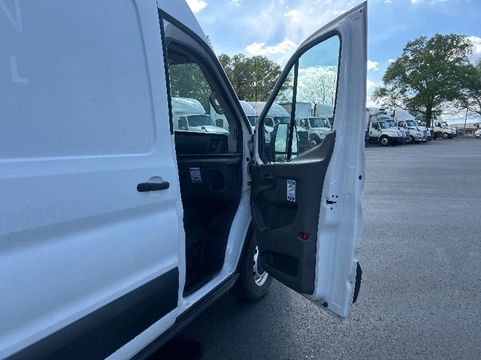 Cargo Van (Panel Van)-Light and Medium Duty Trucks-Ford-2020-Transit 250-Pennsauken-NJ-90,438\n\t\tmiles-$ 30,750 - Image 20