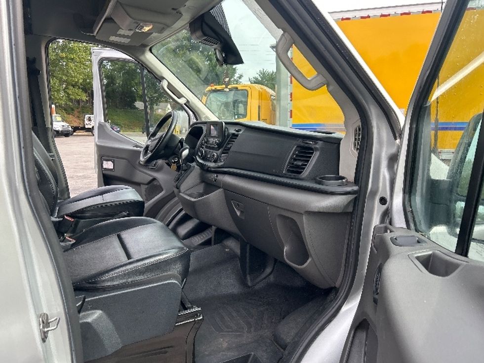 Cargo Van (Panel Van)-Light and Medium Duty Trucks-Ford-2020-Transit 250-Salem-VA-65,420\n\t\tmiles-$ 32,000 - Image 20