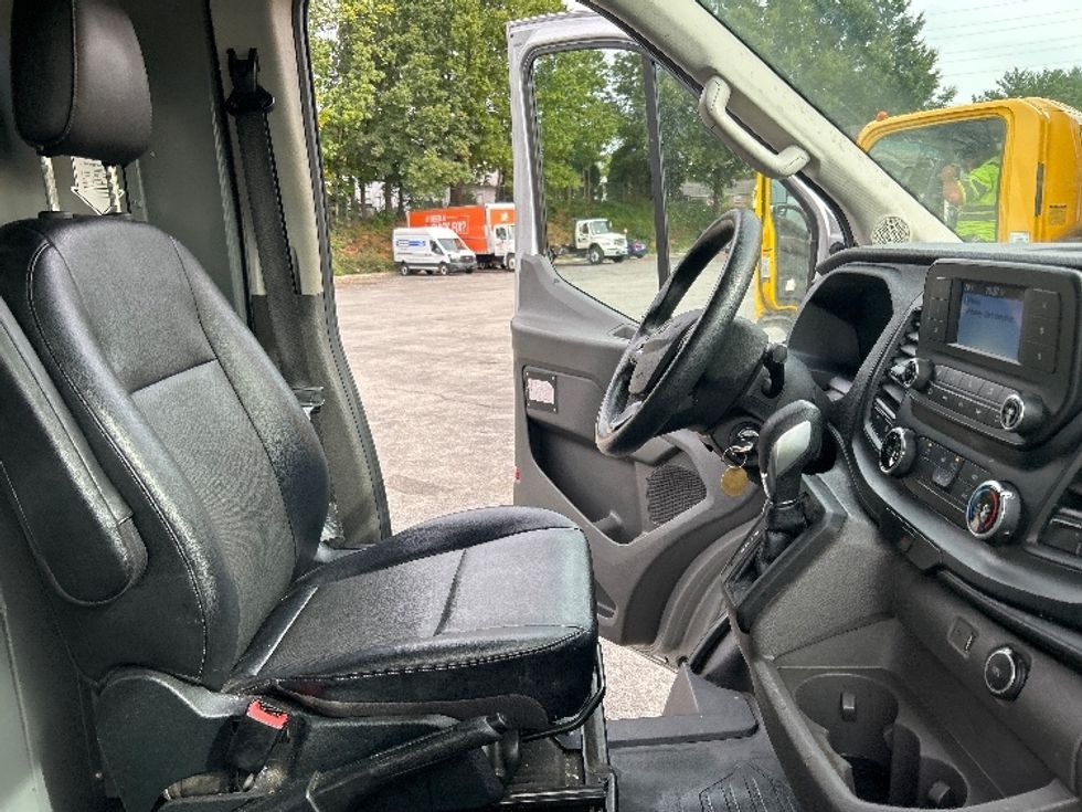 Cargo Van (Panel Van)-Light and Medium Duty Trucks-Ford-2020-Transit 250-Salem-VA-65,420\n\t\tmiles-$ 32,000 - Image 22