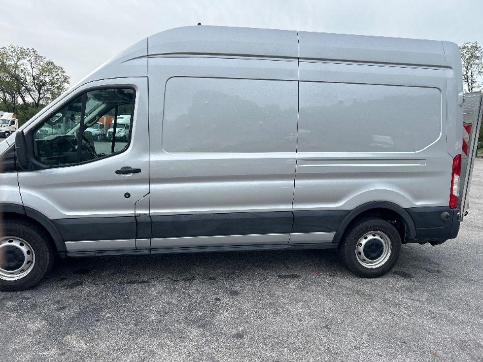 Cargo Van (Panel Van)-Light and Medium Duty Trucks-Ford-2020-Transit 250-Salem-VA-65,420\n\t\tmiles-$ 32,000 - Image 4