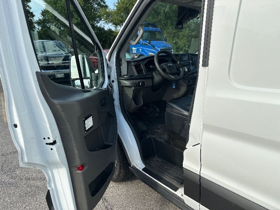 Cargo Van (Panel Van)-Light and Medium Duty Trucks-Ford-2020-Transit 250-San Antonio-TX-136,574\n\t\tmiles-$ 26,000 - Image 10
