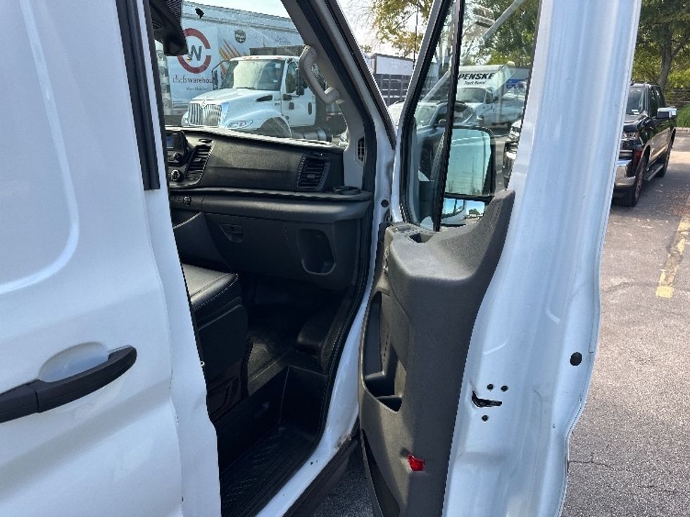 Cargo Van (Panel Van)-Light and Medium Duty Trucks-Ford-2020-Transit 250-San Antonio-TX-136,574\n\t\tmiles-$ 26,000 - Image 14