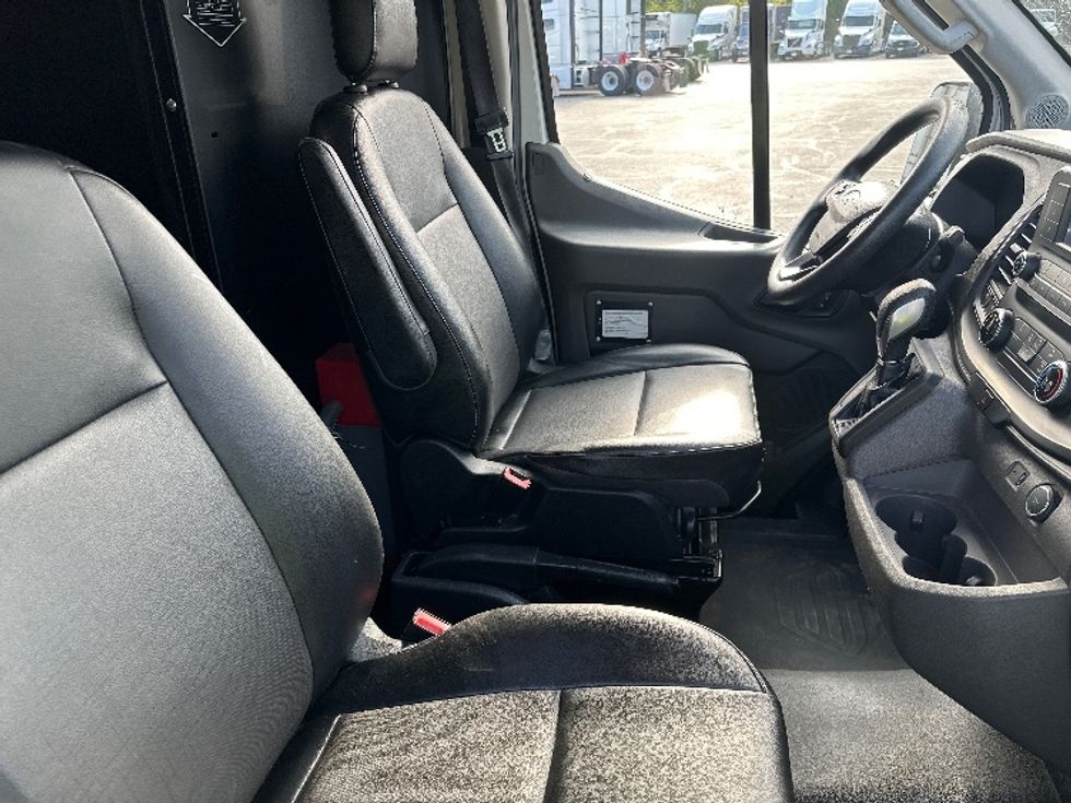 Cargo Van (Panel Van)-Light and Medium Duty Trucks-Ford-2020-Transit 250-San Antonio-TX-136,574\n\t\tmiles-$ 26,000 - Image 16