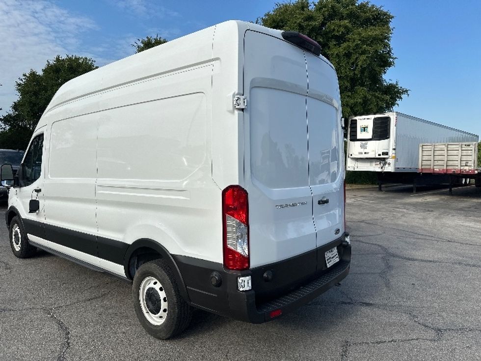 Cargo Van (Panel Van)-Light and Medium Duty Trucks-Ford-2020-Transit 250-San Antonio-TX-136,574\n\t\tmiles-$ 26,000 - Image 5