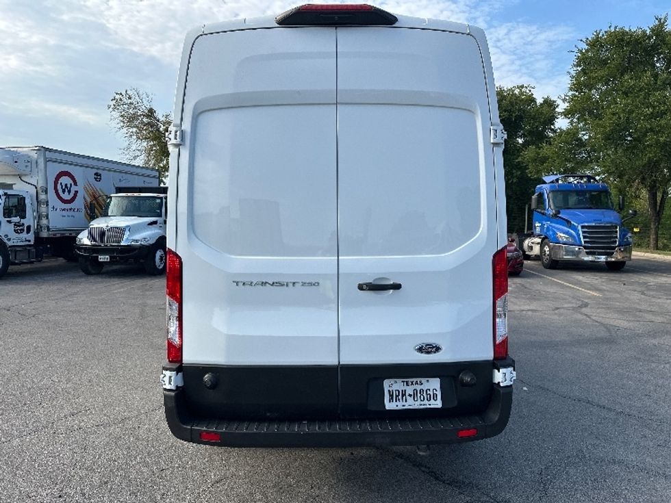 Cargo Van (Panel Van)-Light and Medium Duty Trucks-Ford-2020-Transit 250-San Antonio-TX-136,574\n\t\tmiles-$ 26,000 - Image 6