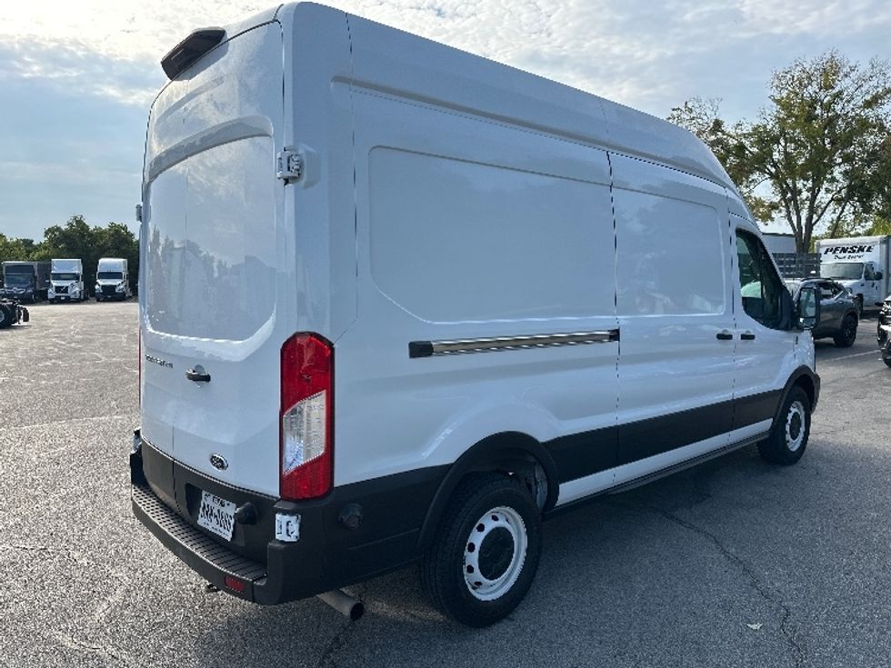 Cargo Van (Panel Van)-Light and Medium Duty Trucks-Ford-2020-Transit 250-San Antonio-TX-136,574\n\t\tmiles-$ 26,000 - Image 8