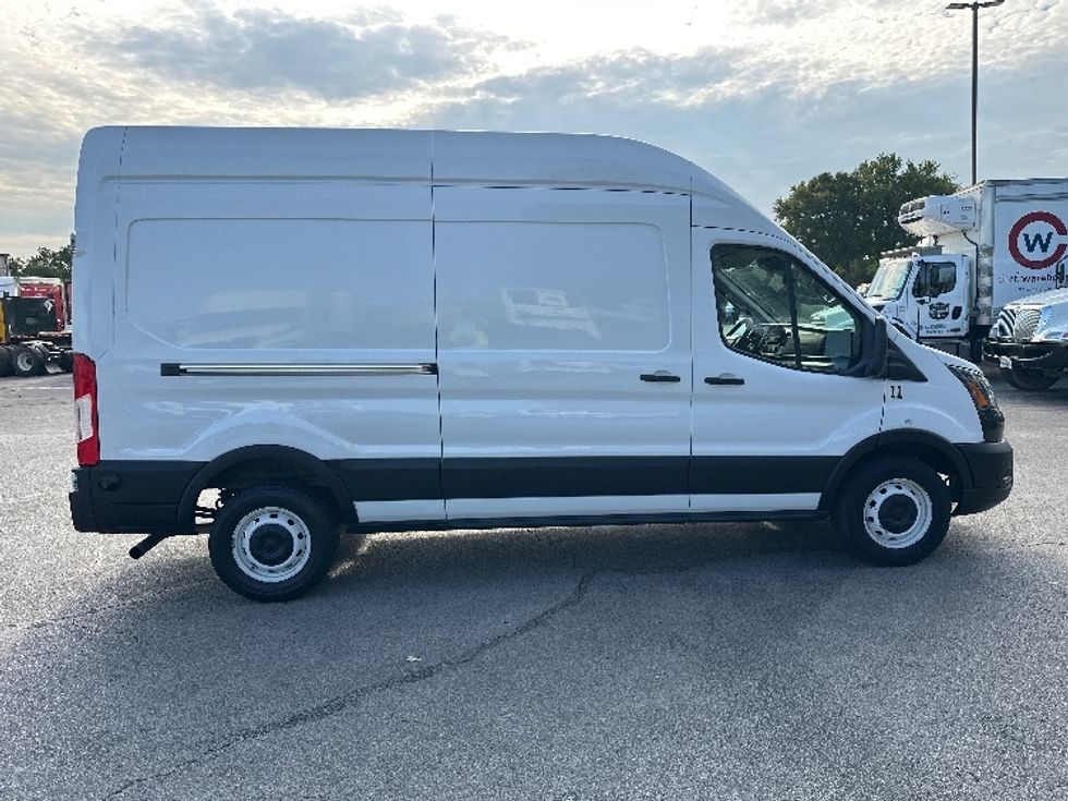 Cargo Van (Panel Van)-Light and Medium Duty Trucks-Ford-2020-Transit 250-San Antonio-TX-136,574\n\t\tmiles-$ 26,000 - Image 9