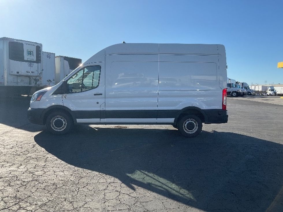 Cargo Van (Panel Van)-Light and Medium Duty Trucks-Ford-2020-Transit 250-Santa Ana-CA-33,012\n\t\tmiles-$ 37,750 - Image 4