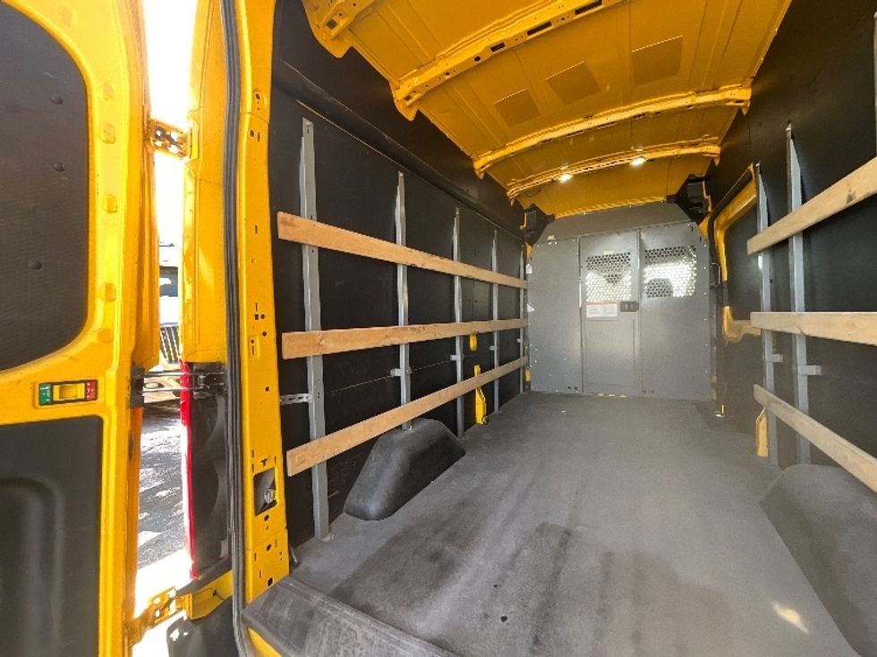 Cargo Van (Panel Van)-Light and Medium Duty Trucks-Ford-2020-Transit 250-Stoney Creek-ON-114,316\n\t\tkm-$ 37,000 - Image 9