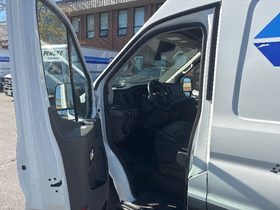 Cargo Van (Panel Van)-Light and Medium Duty Trucks-Ford-2020-Transit 250-Toronto-ON-125,499\n\t\tkm-$ 41,000 - Image 16